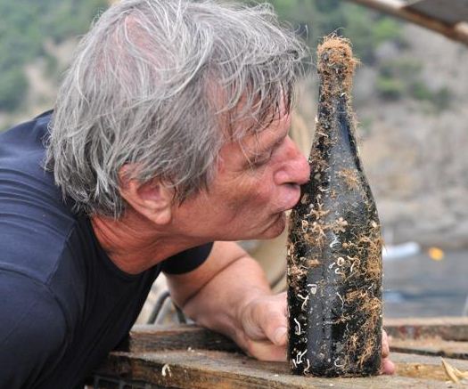 perierga.gr - "Η άβυσσος του κρασιού": Μια υποβρύχια... κάβα!