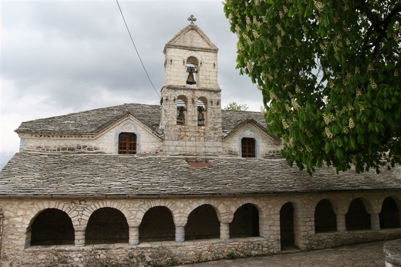 Η Αετομηλίτσα με τους 2 κατοίκους