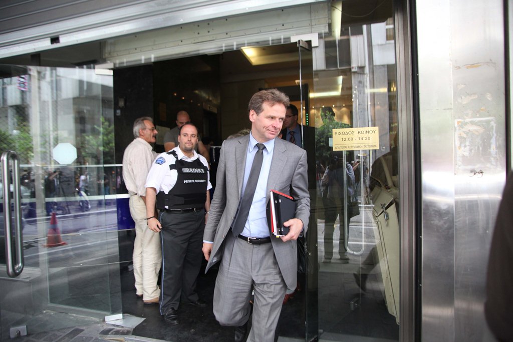 Δεν κάνει βήμα πίσω η τρόικα