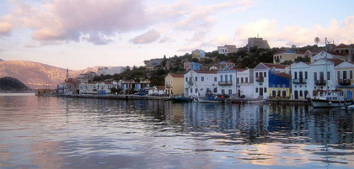 Κολύμπησαν ως το Καστελόριζο