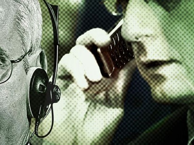 Μήπως παρακολουθούν το κινητό;