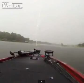 ΒΙΝΤΕΟ-Τον…άγγιξε ο κεραυνός