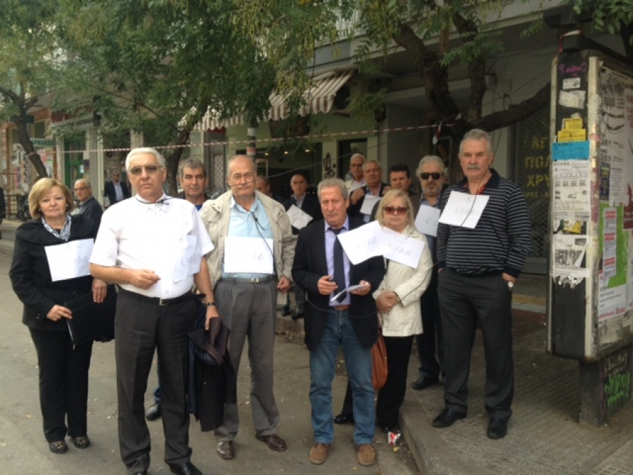 ΦΩΤΟ-Συνταξιούχοι με θηλιές στον Αγ. Δημήτριο