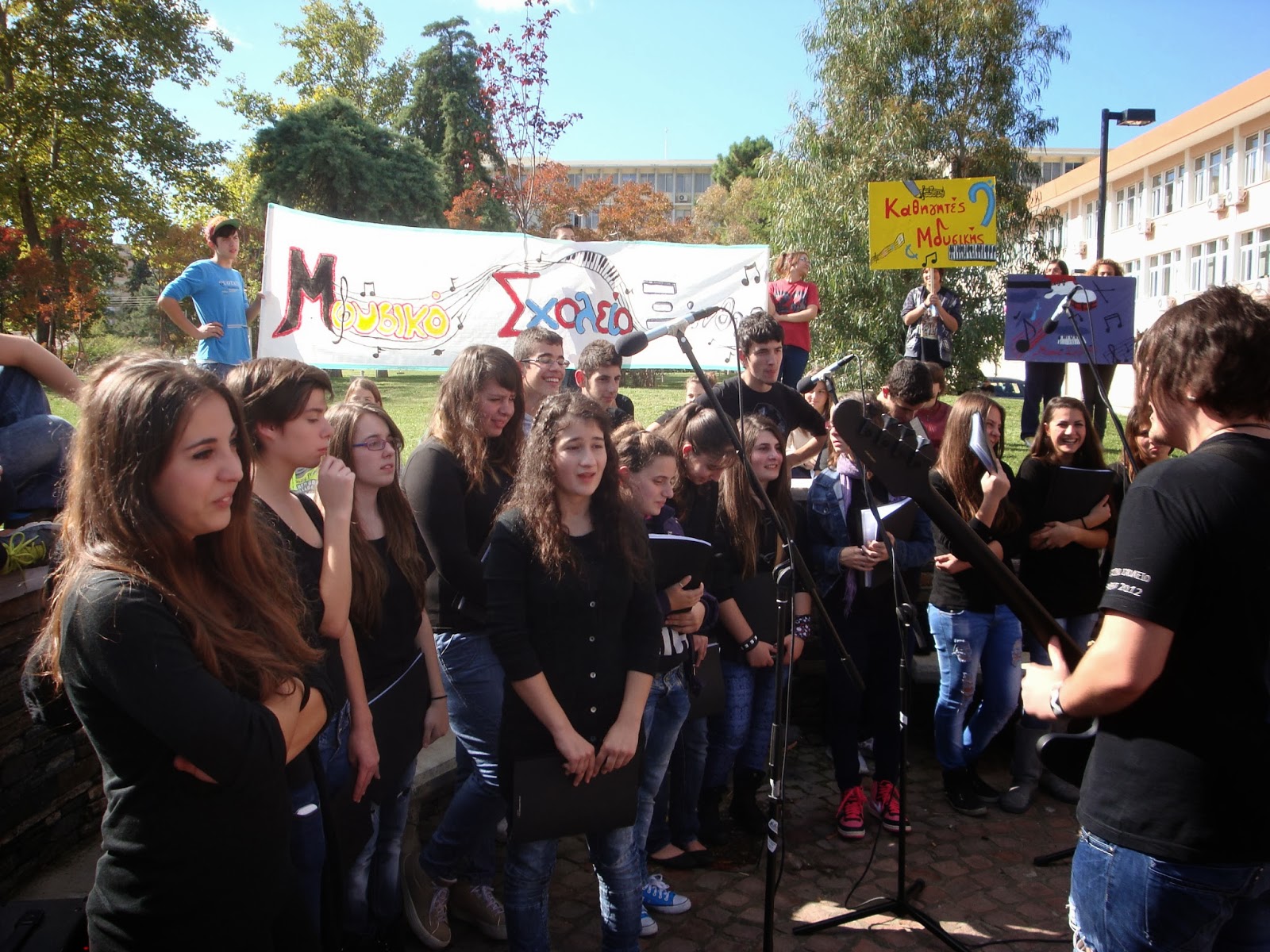 ΒΙΝΤΕΟ-Διαμαρτυρία μετά μουσικής