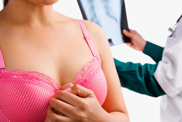 Kαρκίνος του μαστού: 4 τρόποι να μειώσεις τον κίνδυνο