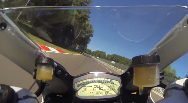 ΒΙΝΤΕΟ-Στην πίστα με τη νέα 899