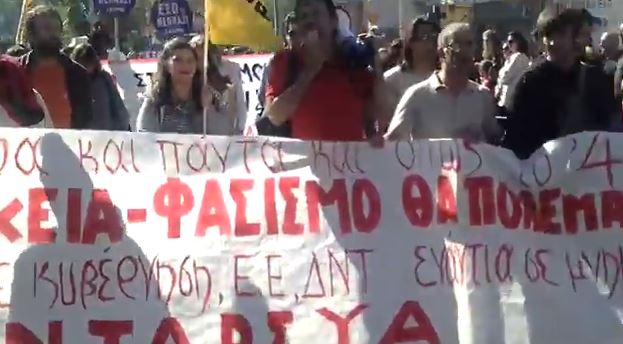 ΒΙΝΤΕΟ-Στην παρέλαση και οι διαδηλωτές