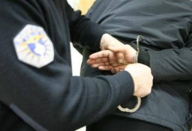 Την πυροβόλησε και την απήγαγε