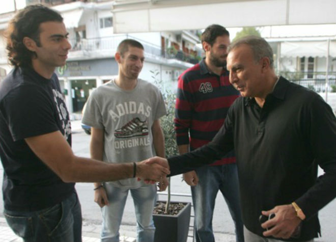 Μια οικογένεια ο Άρης, δείπνο στον Γκάλη