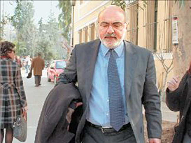 «Θα πρέπει να βρεθούν όπλα ή… εντολές»