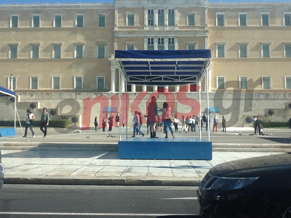 ΦΩΤΟ-Έτοιμη η εξέδρα