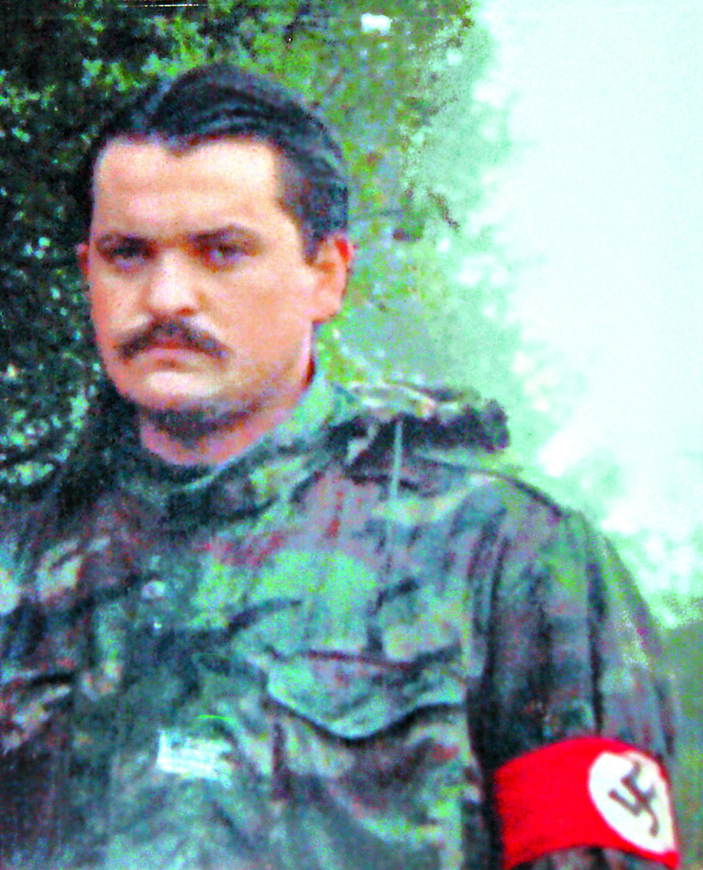 Ο Χρήστος Παππάς ντυμένος ναζί