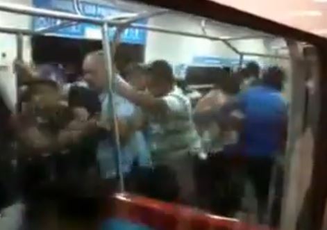 ΒΙΝΤΕΟ-“Πόλεμος” για μία θέση στο μετρό