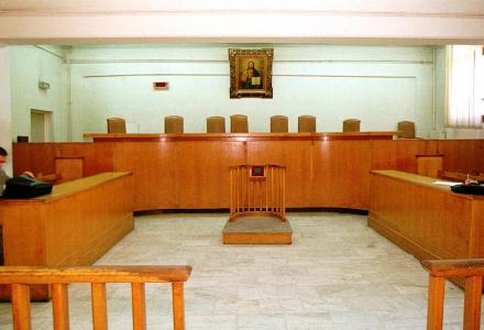 Στο σκαμνί τρεις πυροσβέστες