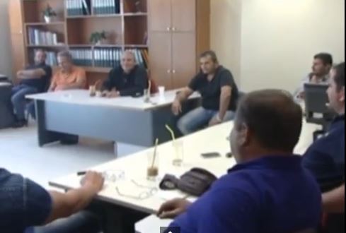 “Mπλόκο” στις εφορίες από τους αγρότες