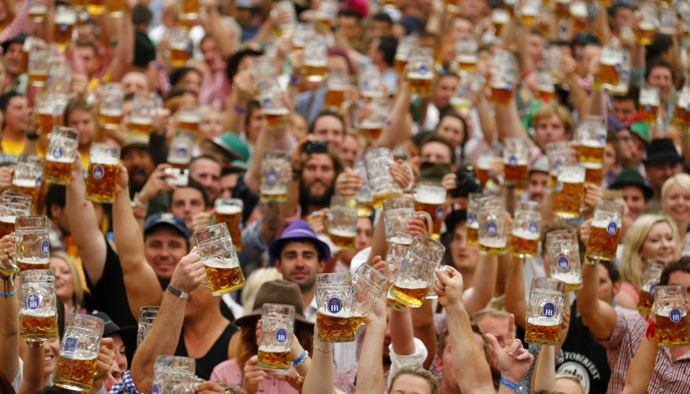Οι Γερμανοί πίνουν λιγότερη μπίρα