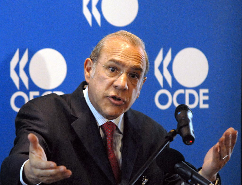 Επικρίνει τη συμφωνία για το χρέος των ΗΠΑ