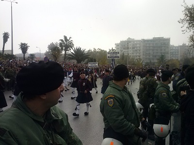 BINTEO-Παρέλαση…μετά συνθημάτων