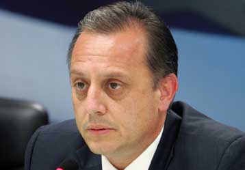 Μπέζας:”Η Ελλάδα έχει δυνάμεις να ξεπεράσει την κρίση”