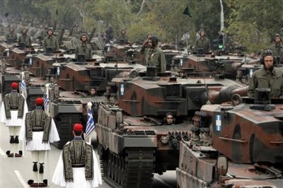 ΠΑΣΟΚ: Τα τανκ δεν είναι για επίδειξη