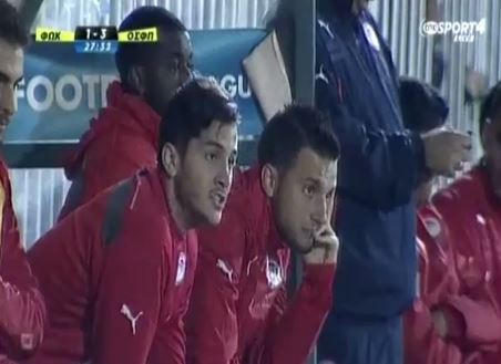 ΒΙΝΤΕΟ-Ο Μανωλάς τραγουδά συνθήματα