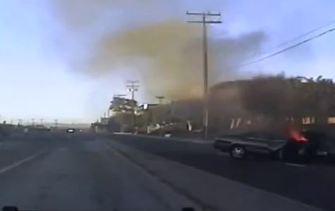 BINTEO-Τη σώζει από φλεγόμενο αυτοκίνητο