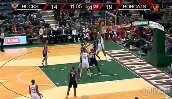 BINTEO-Το κάρφωμα του Αντετοκούνμπο