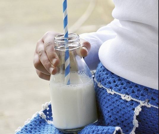 Φθηνό γάλα σε όλα τα σχολεία