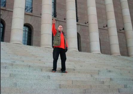 Αποπέμφθηκε βουλευτής για ναζιστικό χαιρετισμό