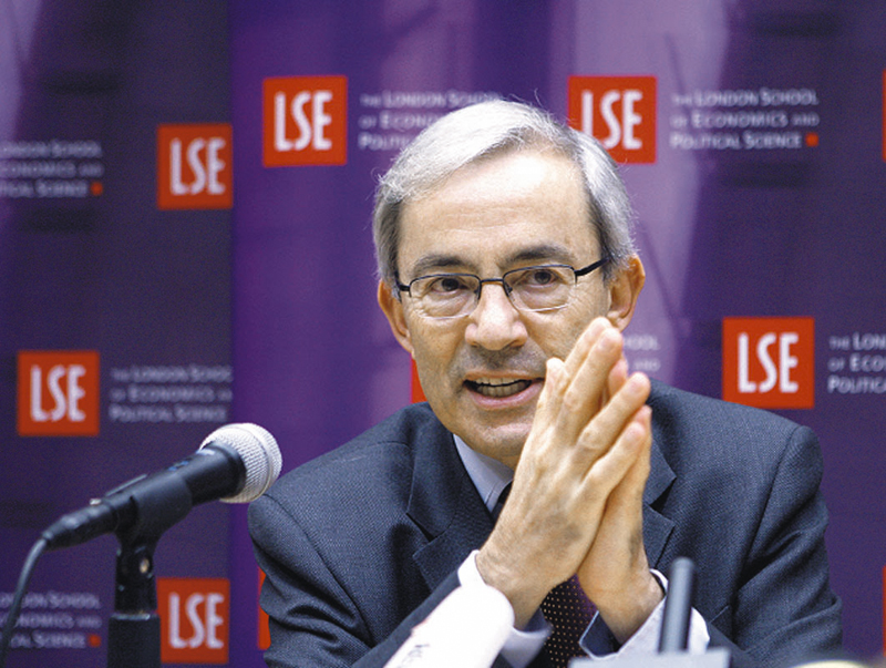 “Υποχωρεί ο ρυθμός της οικονομικής ύφεσης”