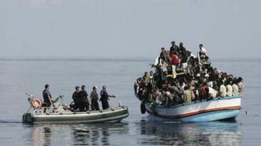 Σκάφος με μετανάστες ανοικτά της Μεθώνης