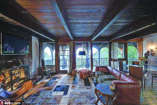 Στο “σφυρί” η φωλιά του Λένον