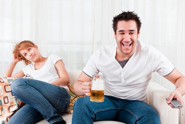 Πώς αντιμετωπίζεται η γυναικεία γκρίνια για το ποδόσφαιρο;