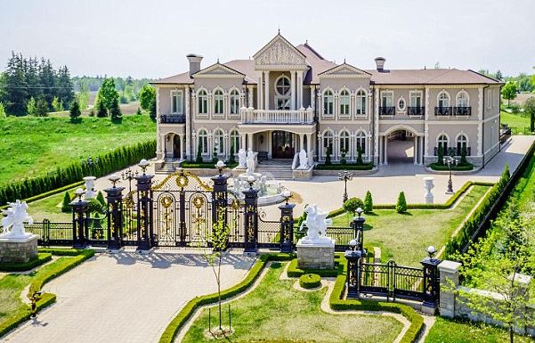 Φιλί… 14 εκατ. ευρώ