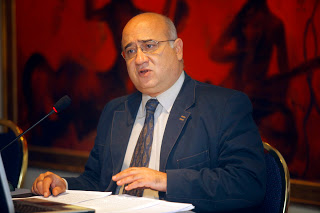 Αντιδράσεις για τον σύμβουλο του Στουρνάρα