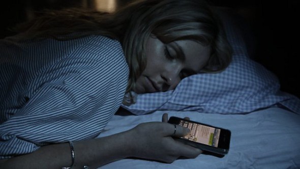 Στέλνεις μηνύματα πριν κοιμηθείς;