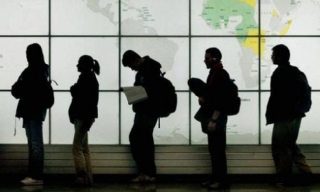 Aπό πτυχιούχοι, γκαρσόνια…