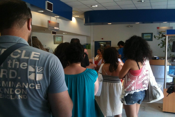 Σε ελεύθερη πτώση η απασχόληση