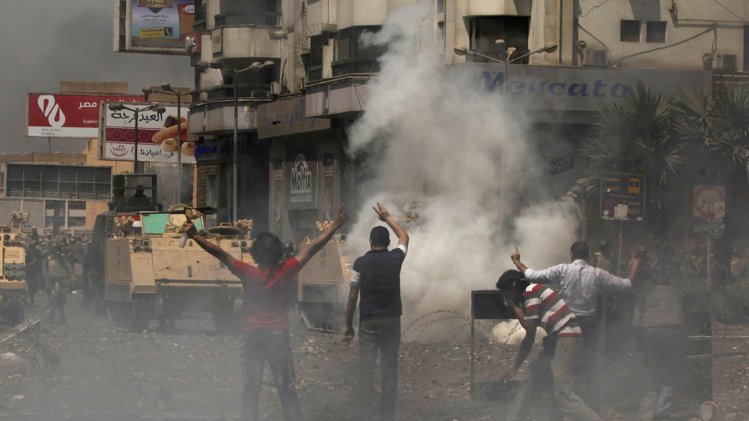 Αιματηρές συγκρούσεις στο Κάιρο