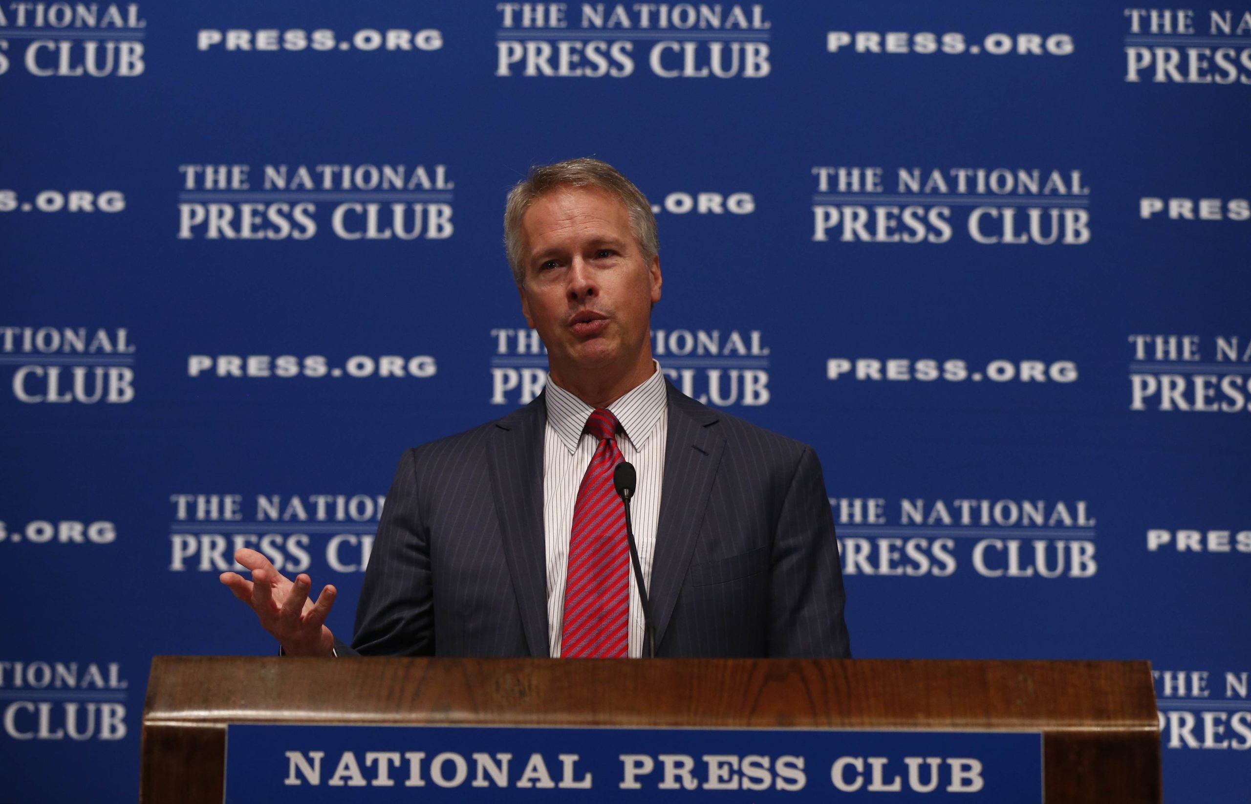 Κατηγορεί την κυβέρνηση Ομπάμα