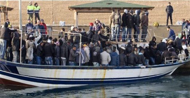 Εντοπίστηκε σκάφος με μετανάστες