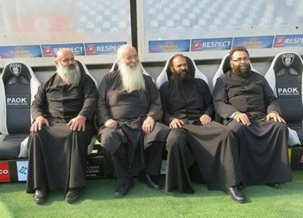 Τι γυρεύουν 4… παπάδες στην Τούμπα;