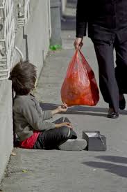 Ανάγκαζε τα παιδιά της να ζητιανεύουν