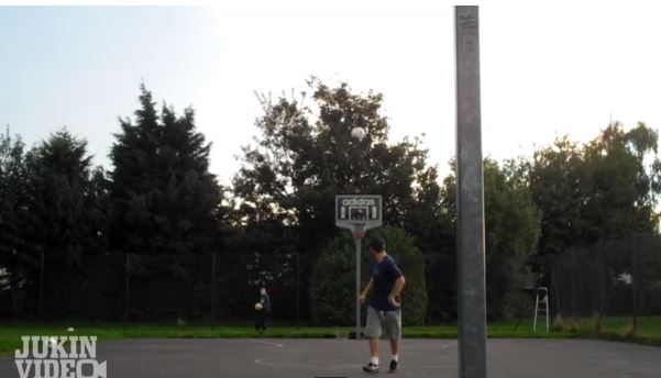 ΒΙΝΤΕΟ-Απίστευτα καλάθια με το πόδι