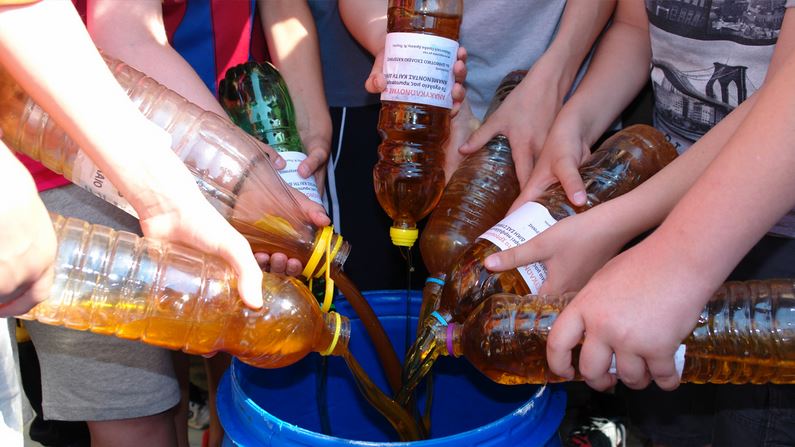 Τηγανέλαιο… ζεσταίνει μαθητές
