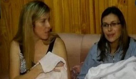 Μπέρδεψαν τα μωρά στο μαιευτήριο