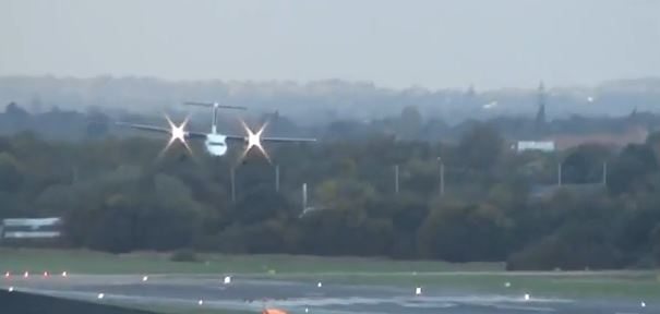 ΒΙΝΤΕΟ- Προσγείωση που κόβει την ανάσα