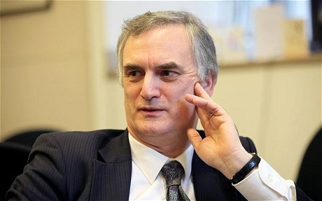 Ζητά αύξηση μισθών