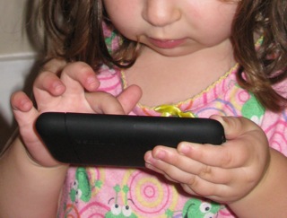 Πούλησαν την κόρη τους για ένα iPhone