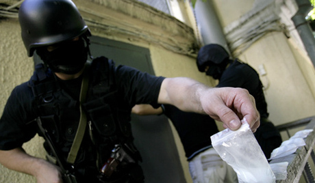 8 συλλήψεις για την εισαγωγή κοκαΐνης